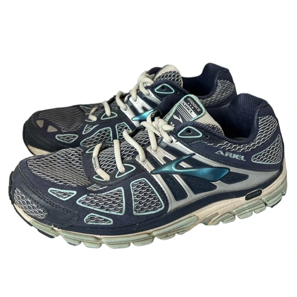 BROOKS ARIEL RUNNING SHOES SIZE 10